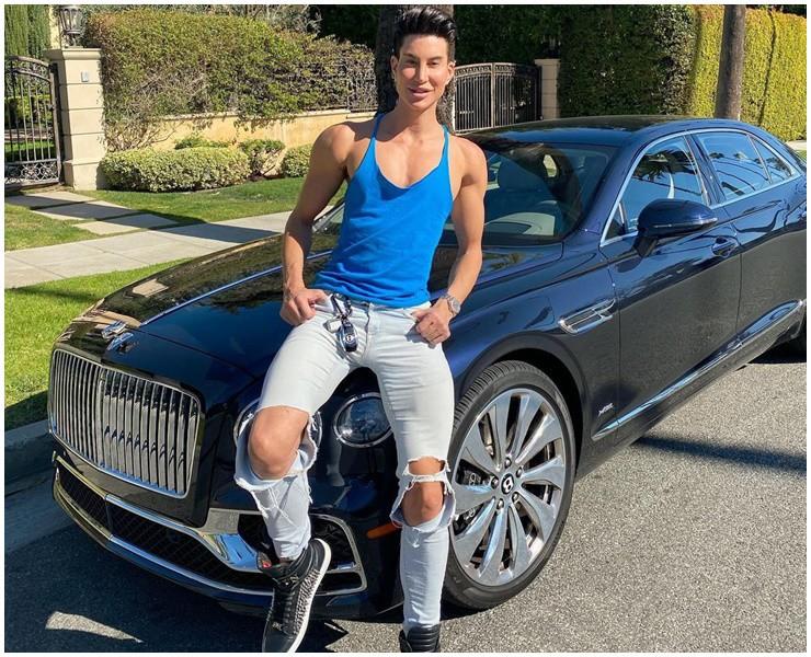 Người đàn ông thực hiện hơn 500 lần phẫu thuật thành búp bê sống giờ ra sao?-4