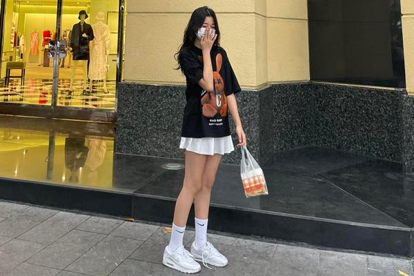 Con gái Hoa hậu Nguyễn Thị Huyền: Chiều cao gần vượt mẹ, nhan sắc gây chú ý-8