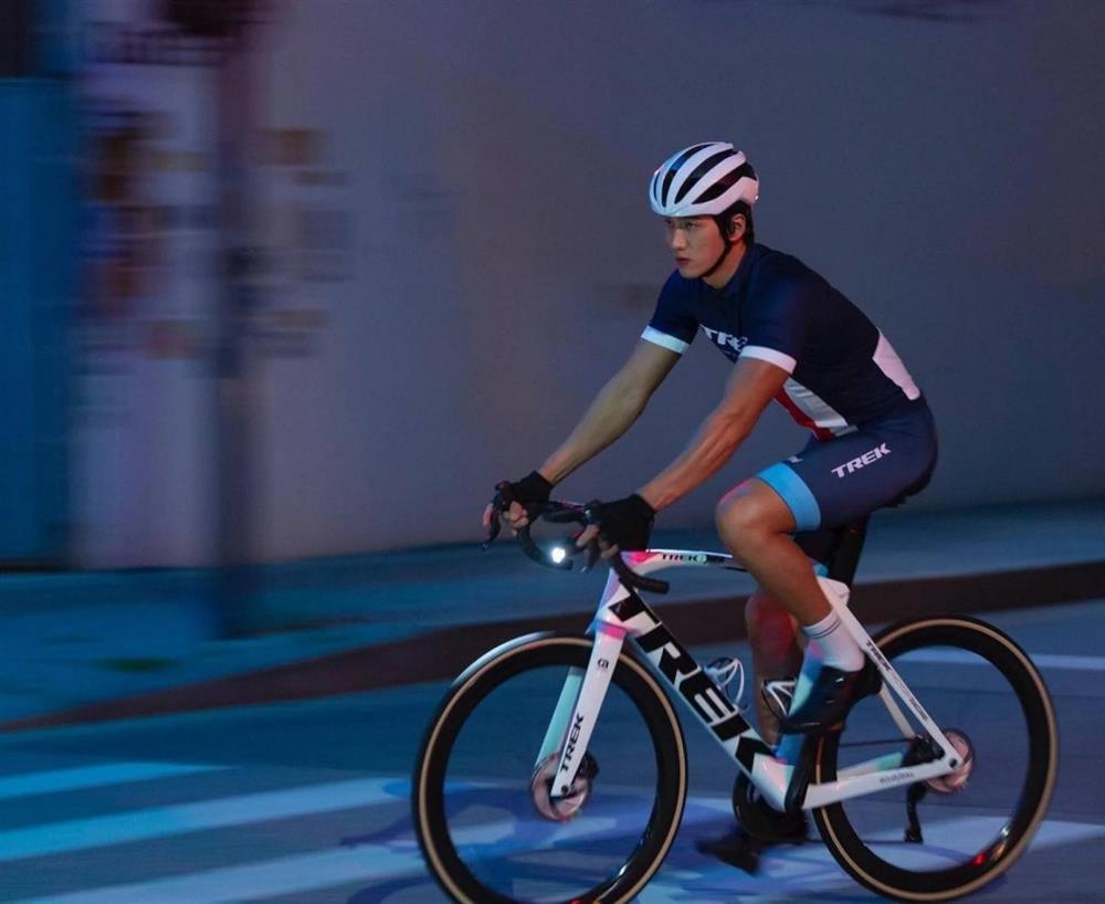 4 sự thật không thể ngờ về Ahn Bo Hyun người yêu của Jisoo-4