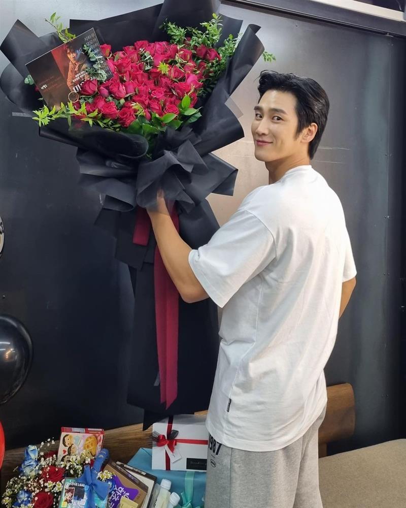 Người yêu Jisoo (BLACKPINK): Body 6 múi, đóng toàn phim hot, khéo tay và hát hay-8