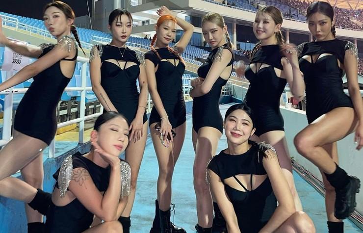 8 nữ vũ công nóng nhất SVĐ Mỹ Đình được hàng nghìn fans truy lùng có body tuyệt đẹp-3