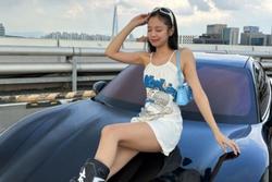Jennie BlackPink 'thả dáng' cực xinh bên chiếc siêu xe tự thiết kế