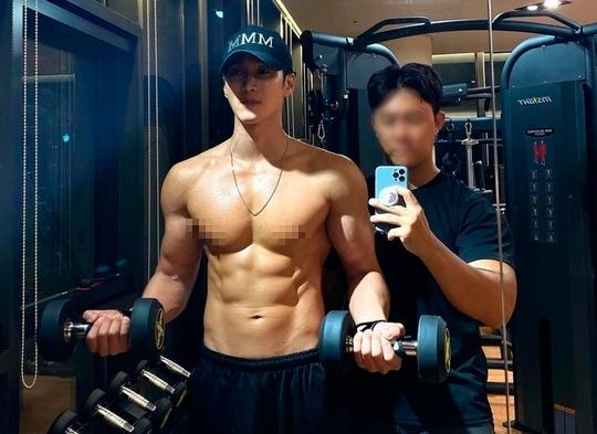 Những điểm đặc biệt của bạn trai mỹ nhân BlackPink-2