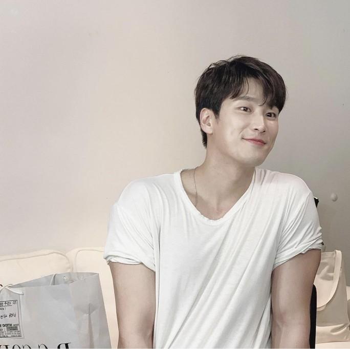 Những điểm đặc biệt của bạn trai mỹ nhân BlackPink-9