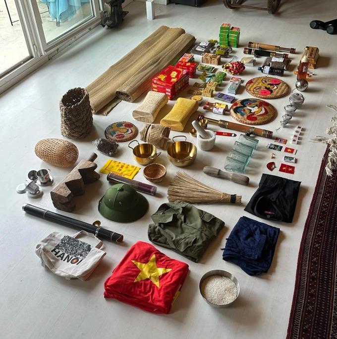 Câu chuyện đằng sau bức ảnh ông Tây mua ngựa vàng mã làm quà ở Hà Nội-2