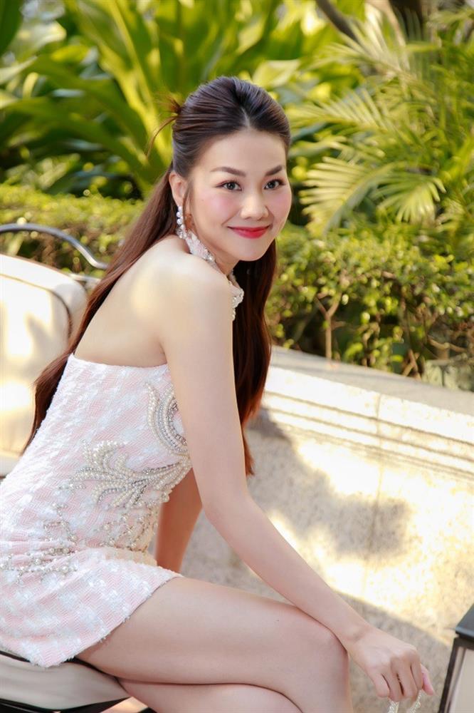 Siêu mẫu Thanh Hằng ở tuổi 40: Sắc vóc gợi cảm, ở biệt thự tiền tỷ-5