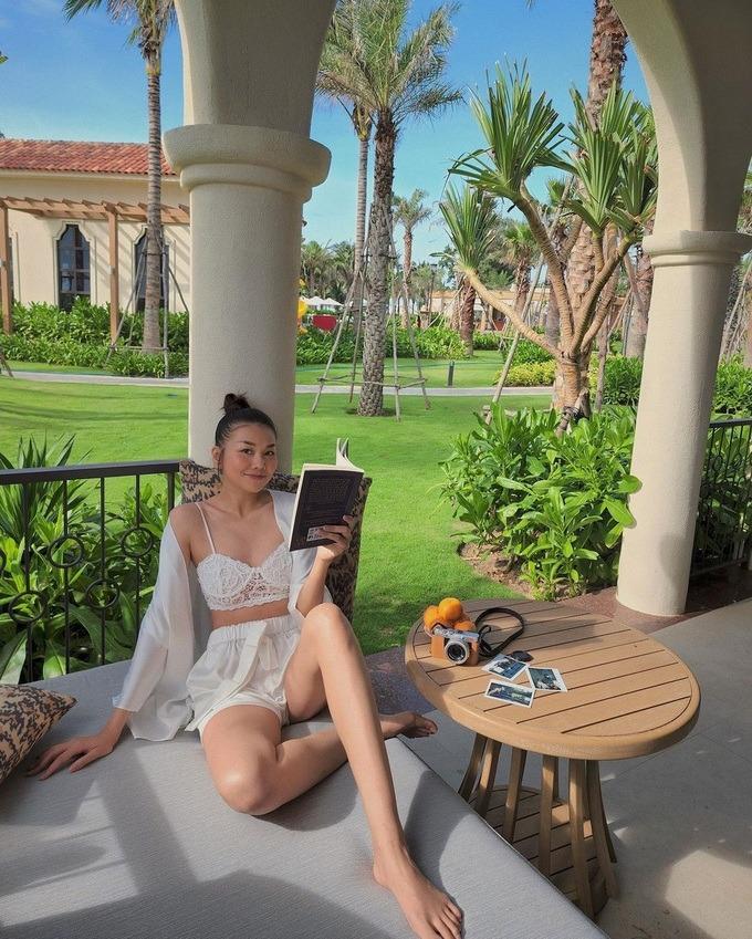 Siêu mẫu Thanh Hằng ở tuổi 40: Sắc vóc gợi cảm, ở biệt thự tiền tỷ-12