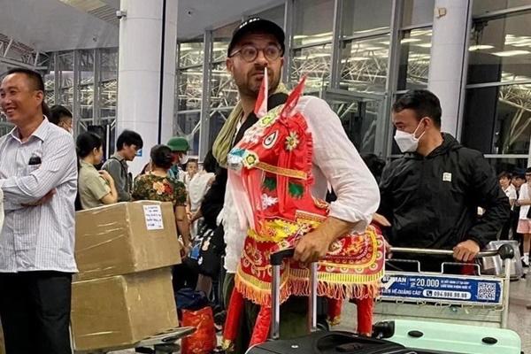 Vì sao ngựa vàng mã của khách tây không được lên máy bay?-3
