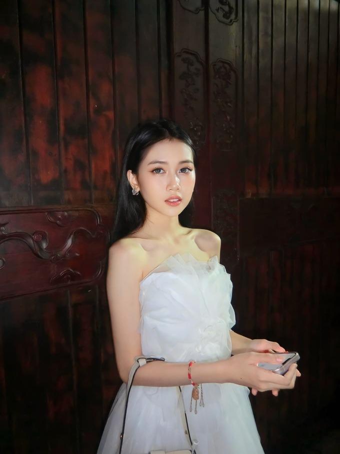 Sao nhí Bảo An ngày càng xinh đẹp, diện váy áo quyến rũ ở tuổi 17-7