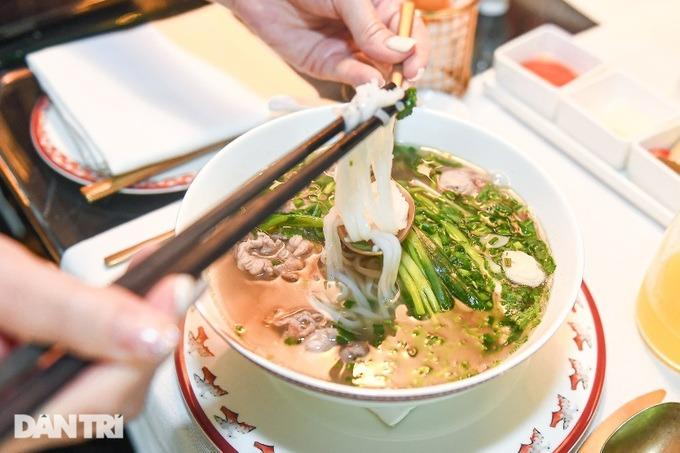 Cận cảnh bát phở 280.000 đồng khiến thành viên Blackpink húp đến giọt cuối-2