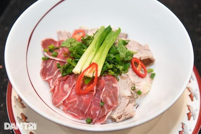 Cận cảnh bát phở 280.000 đồng khiến thành viên Blackpink húp đến giọt cuối-4