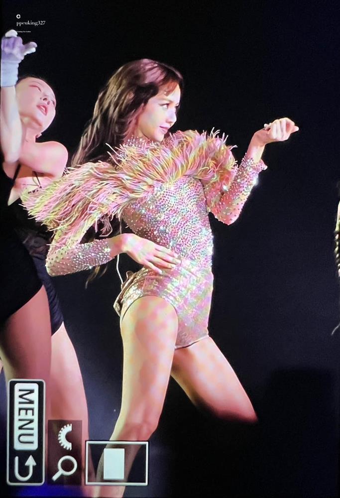 Bất ngờ bí quyết giữ body hot nhất SVĐ Mỹ Đình của Lisa (BLACKPINK)-2