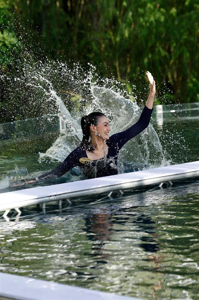 Thí sinh Hoa hậu Hoàn vũ Thái Lan có thử thách chụp ảnh khó hiểu-2