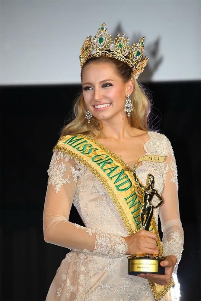 Hoa hậu quốc tế bị tước vương miện: Sắc đẹp cần song hành hình ảnh đẹp-6