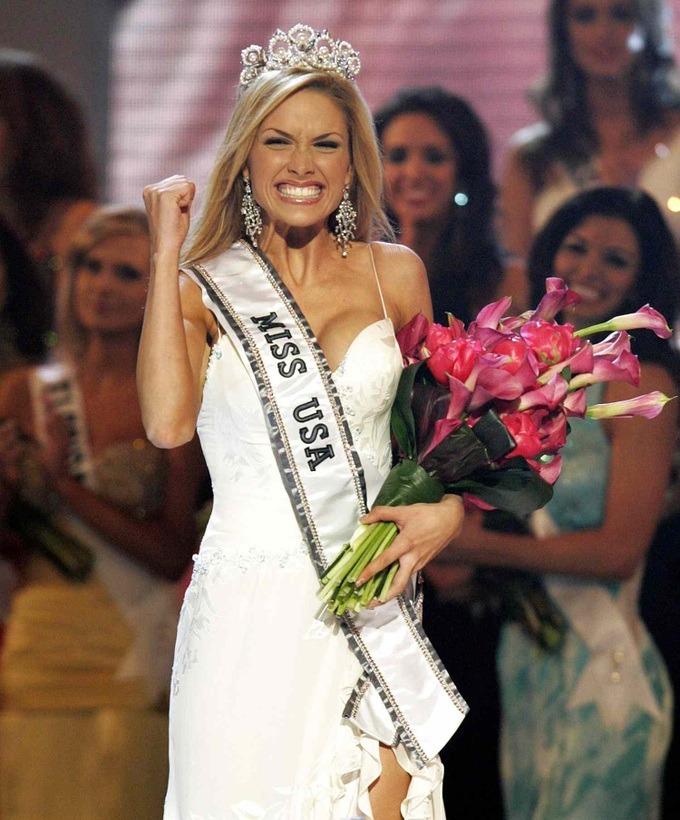 Hoa hậu quốc tế bị tước vương miện: Sắc đẹp cần song hành hình ảnh đẹp-11