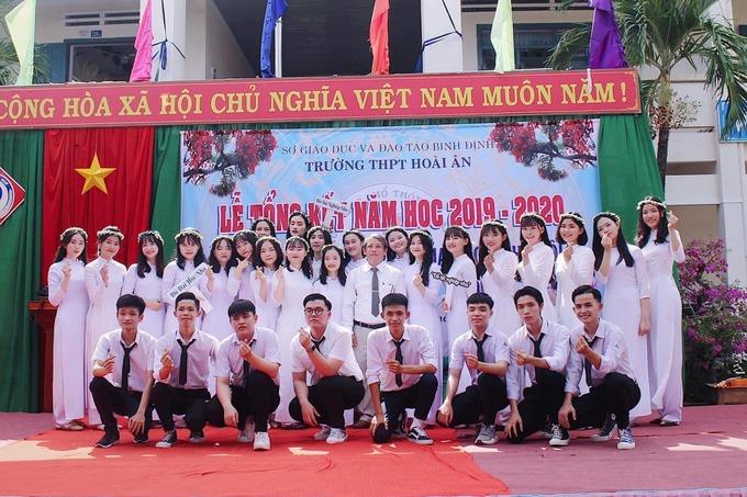 Bố ruột Hoa hậu Ý Nhi: Có những đêm, nước mắt tôi chảy đến 3h sáng-3