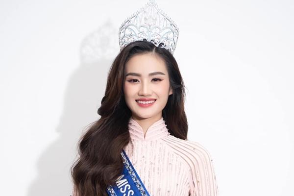 VĐV Kim Sơn bị chỉ trích vì uống trà sữa, diễn thời trang sau ồn ào Ý Nhi-3