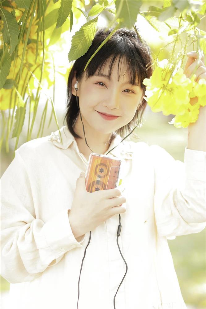 Vẻ sắc sảo ngoài đời của hot girl người Tày khác hẳn Ninh loe Món quà của cha-5