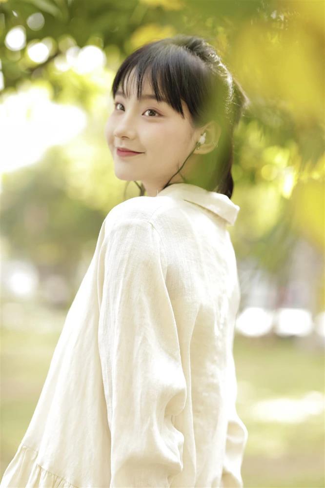 Vẻ sắc sảo ngoài đời của hot girl người Tày khác hẳn Ninh loe Món quà của cha-7