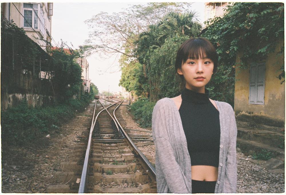 Vẻ sắc sảo ngoài đời của hot girl người Tày khác hẳn Ninh loe Món quà của cha-12