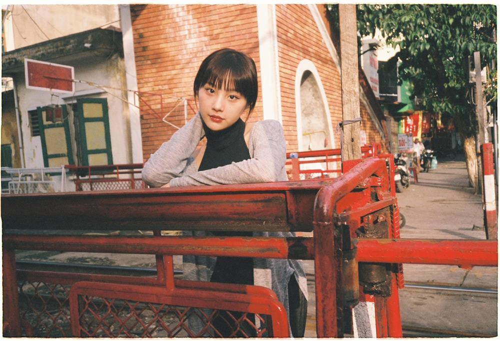 Vẻ sắc sảo ngoài đời của hot girl người Tày khác hẳn Ninh loe Món quà của cha-13