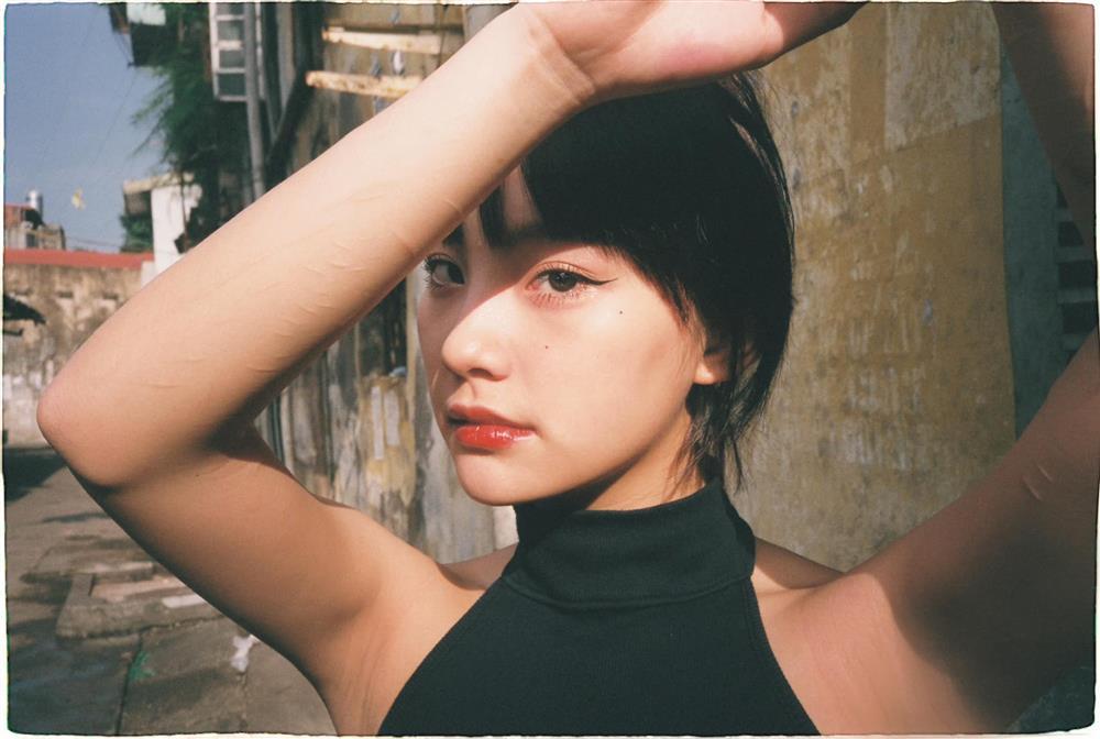 Vẻ sắc sảo ngoài đời của hot girl người Tày khác hẳn Ninh loe Món quà của cha-16