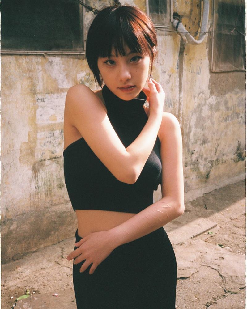 Vẻ sắc sảo ngoài đời của hot girl người Tày khác hẳn Ninh loe Món quà của cha-17