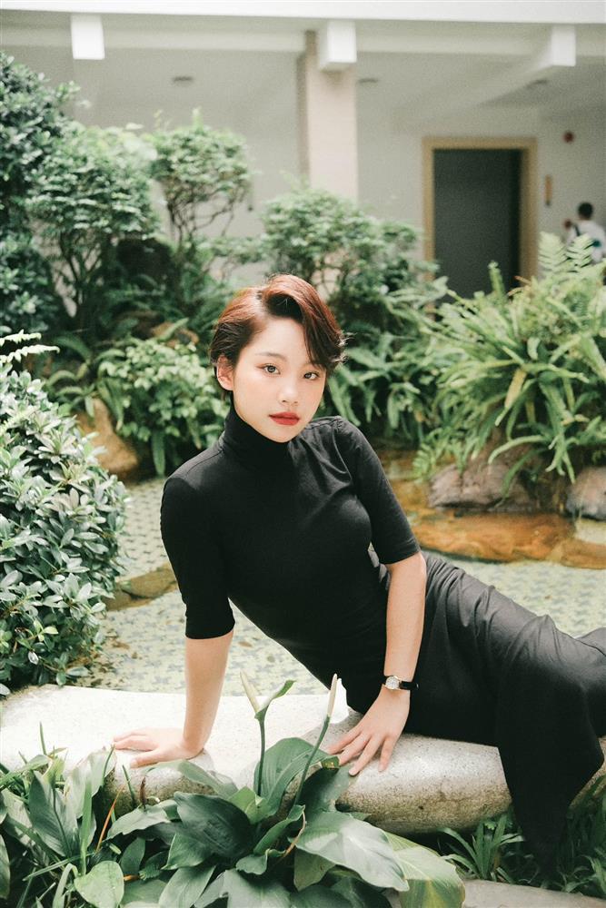 Vẻ sắc sảo ngoài đời của hot girl người Tày khác hẳn Ninh loe Món quà của cha-19