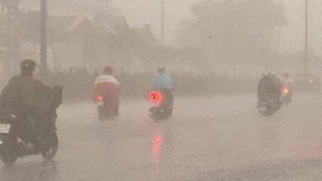 Phía Bắc tiếp tục mưa lớn, độ ẩm đất nhiều nơi bão hòa-1