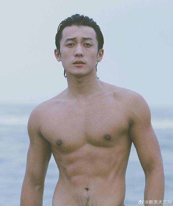 Dàn sao nam cơ bắp cuồn cuộn nổi tiếng sau một bộ phim-24