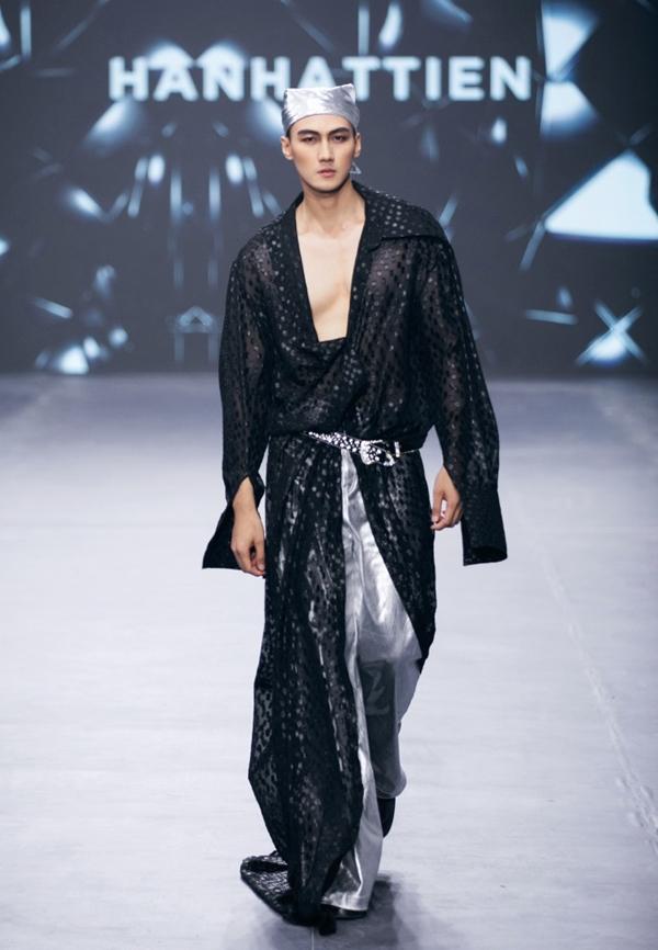 Anh Thư gợi cảm, đọ dáng Thanh Hằng, Hương Giang trên sàn diễn-3