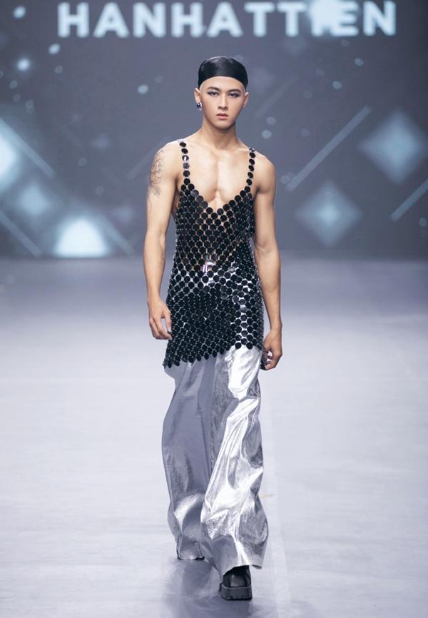 Anh Thư gợi cảm, đọ dáng Thanh Hằng, Hương Giang trên sàn diễn-5