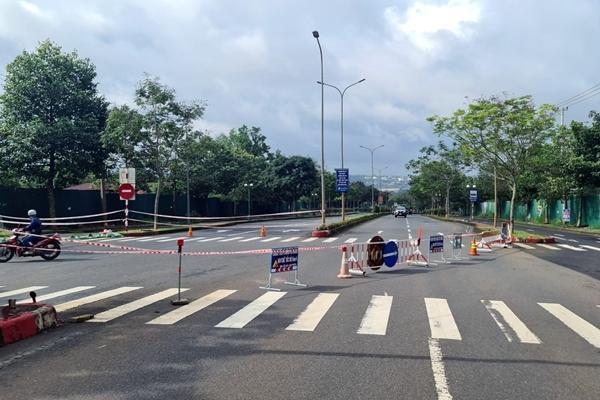 Quốc lộ 14 bị bẻ gãy đôi 1 làn đường, giao thông chia cắt-4