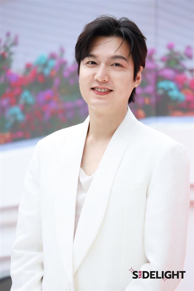 Lee Min Ho gây chú ý với diện mạo ở tuổi U40-1