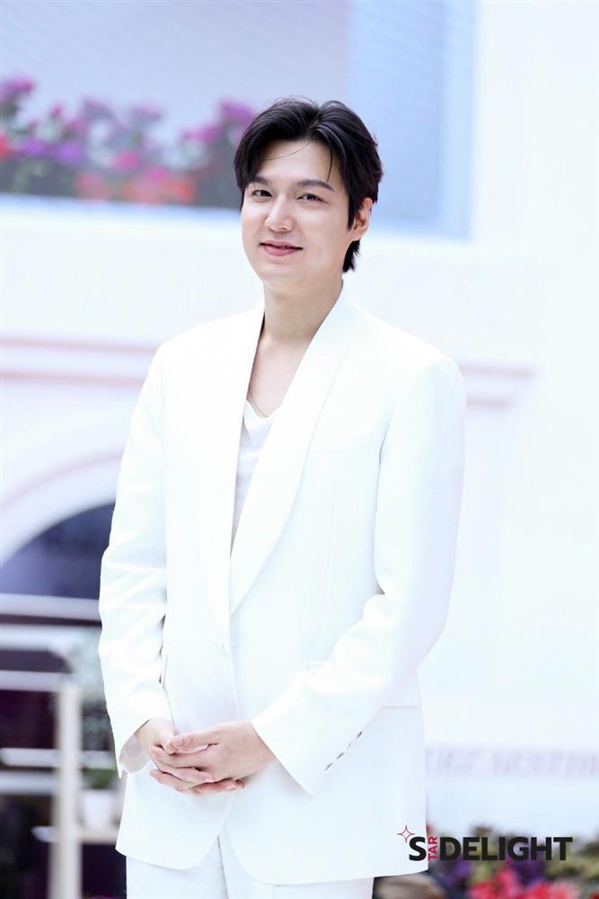 Lee Min Ho gây chú ý với diện mạo ở tuổi U40-2