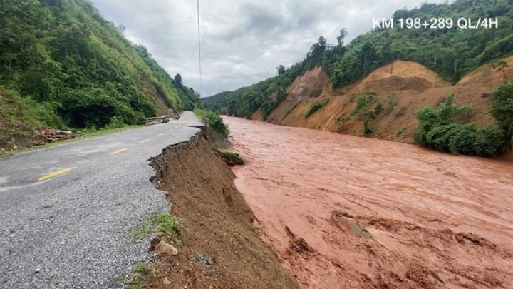 Mưa lớn khiến mặt đường ở Lai Châu bị đứt gãy-2