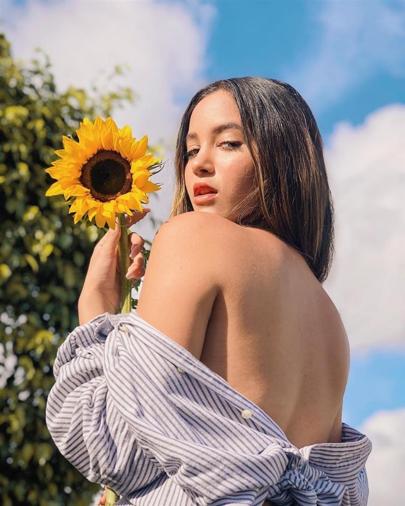 Vẻ nóng bỏng của người mẫu 23 tuổi đến Việt Nam thi hoa hậu-7