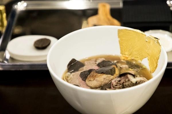 Tranh cãi phở chọc trời đắt nhất Việt Nam giá gần 4 triệu đồng/bát-1