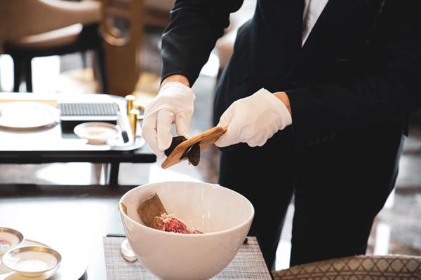 Tranh cãi phở chọc trời đắt nhất Việt Nam giá gần 4 triệu đồng/bát-3