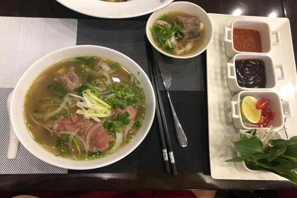 Tranh cãi phở chọc trời đắt nhất Việt Nam giá gần 4 triệu đồng/bát-4