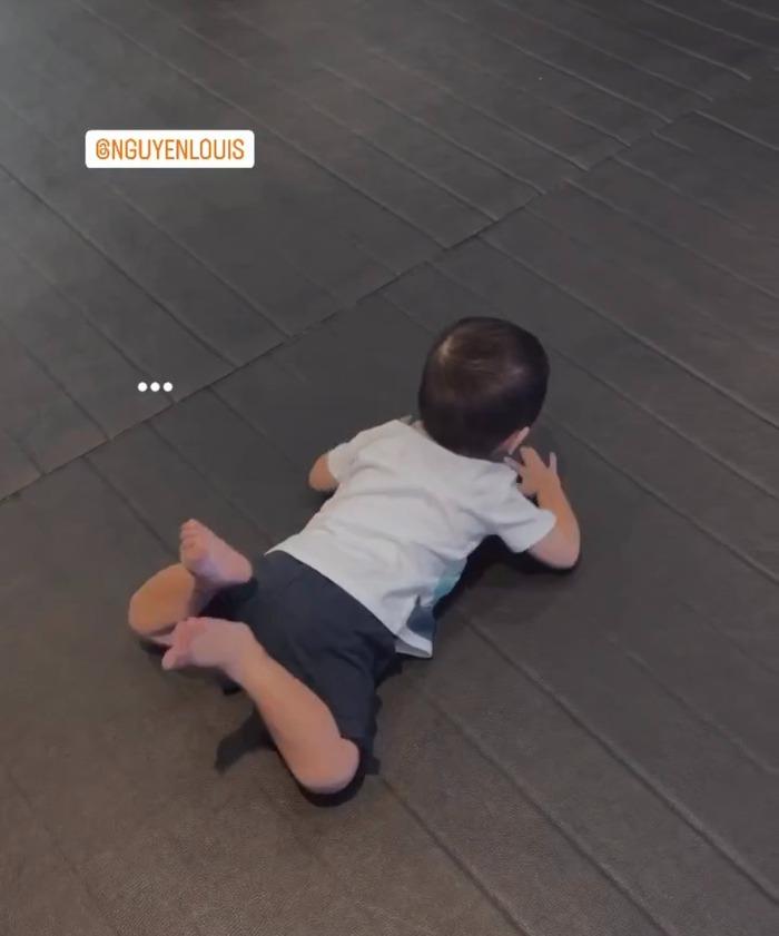 Hà Tăng hiếm hoi khoe cận 3 nhóc tỳ say sưa tập thể thao-2