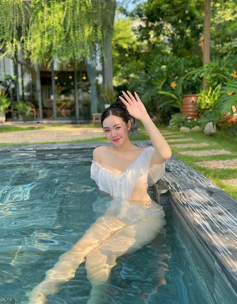 Hai người tình màn ảnh của Thanh Sơn đọ dáng với bikini-3