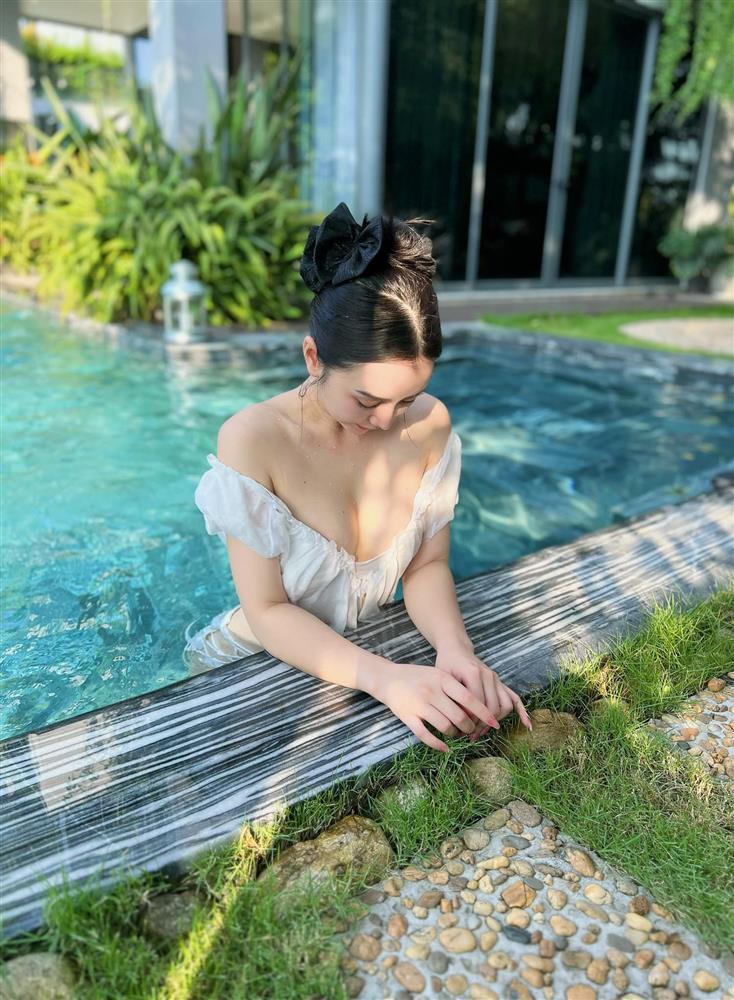 Hai người tình màn ảnh của Thanh Sơn đọ dáng với bikini-4