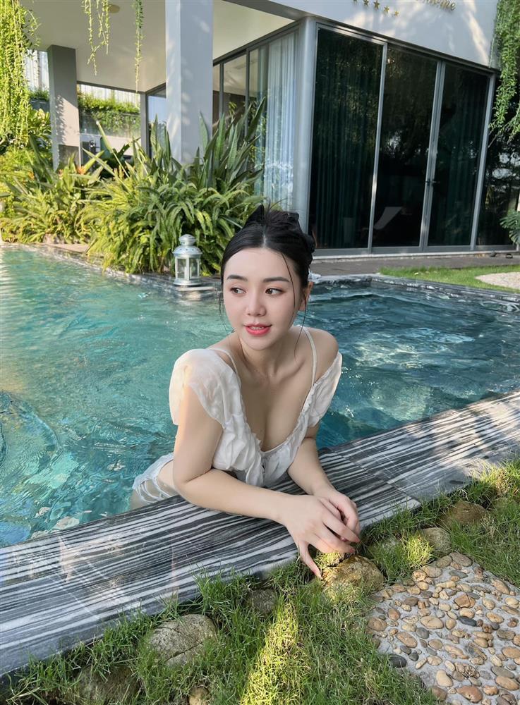 Hai người tình màn ảnh của Thanh Sơn đọ dáng với bikini-5