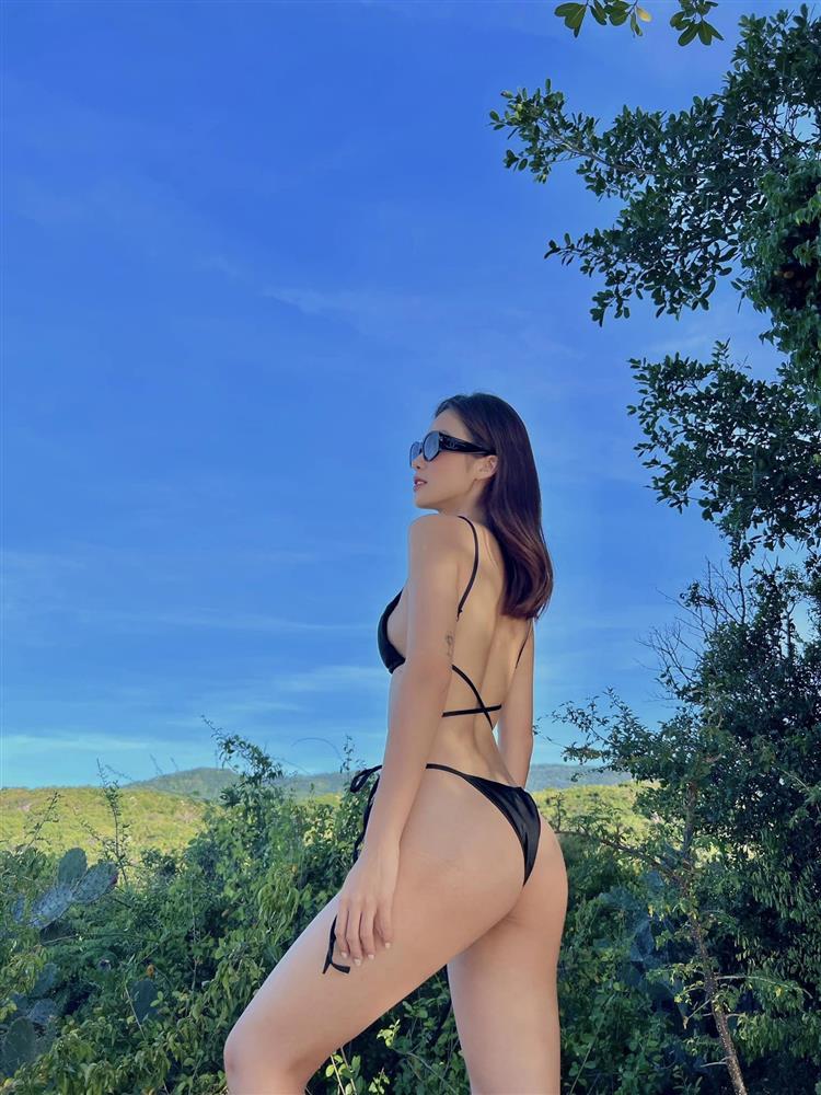 Hai người tình màn ảnh của Thanh Sơn đọ dáng với bikini-10