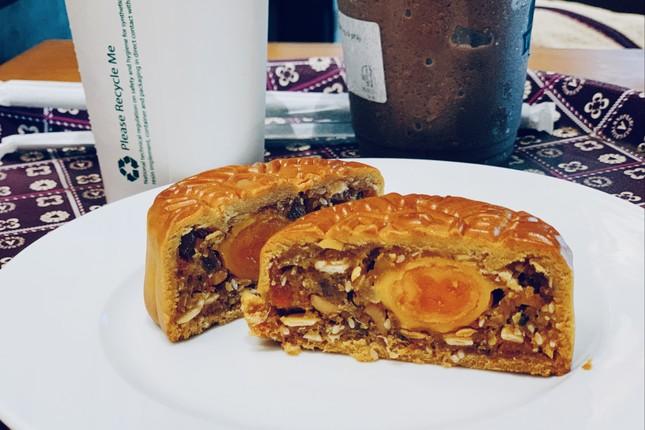 Bánh trung thu lạ bán sớm, tưởng không ai mua hóa ra cháy hàng-3