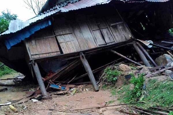 Lợi dụng đèo Bảo Lộc sạt lở, 3 người đào bẫy ô tô trên lối đi vòng Quốc lộ 28B-4