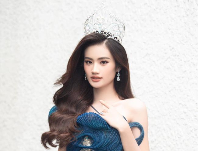 Tước vương miện Hoa hậu của Ý Nhi là nặng nề-1