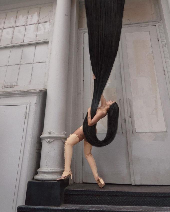 Con gái Madonna bị chỉ trích vì liên tục khoe thân để... khởi nghiệp-1