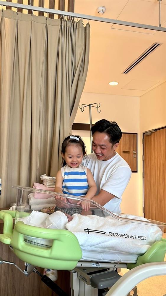 Cường Đô La hé lộ góc mặt con út và tranh thủ nịnh bà xã-2